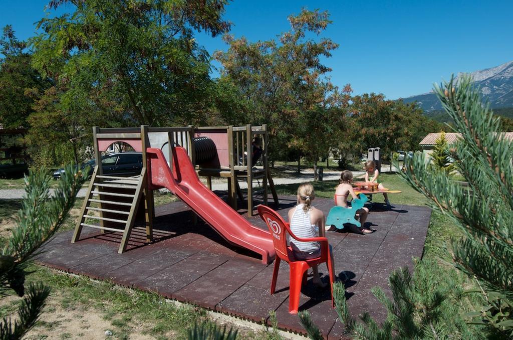 Camping Le Couriou Recoubeau-Jansac Exterior foto
