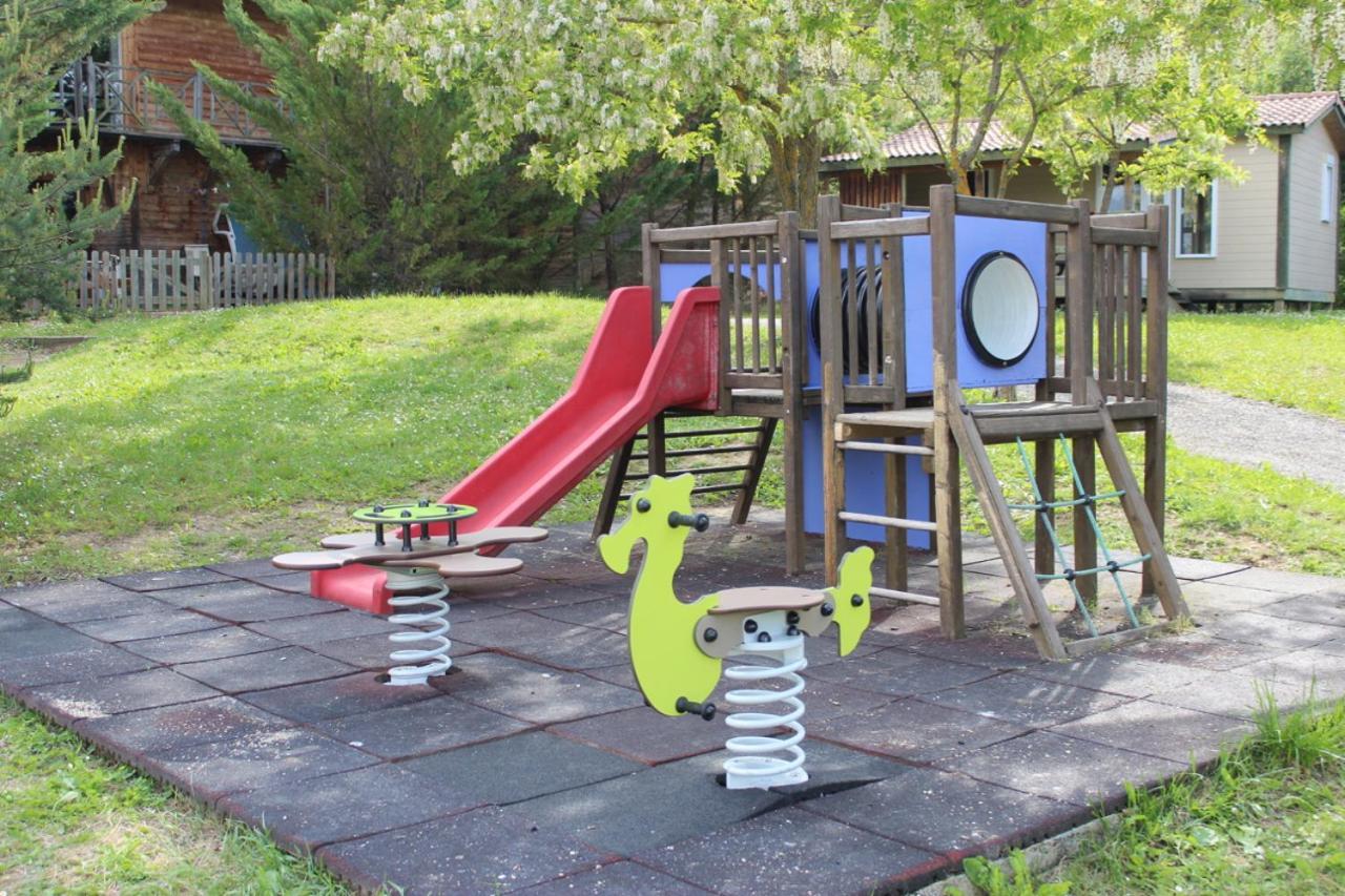 Camping Le Couriou Recoubeau-Jansac Exterior foto